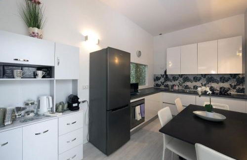 Amazing Serenity Flat for 7, AC, historic center - Foto 17