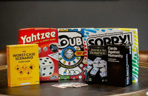 Spacious Retreat with Pool & Hot Tub - 10 Minutes to Downtown - Foto 31