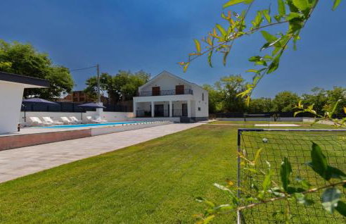 Gorgeous Home In Smokovic - Photo 17