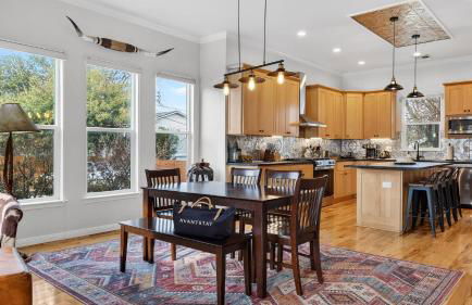 Chestnut Ember by AvantStay Indoor-Outdoor Living Firepit Balcony Near Downtown Austin Hotspots - Foto 10