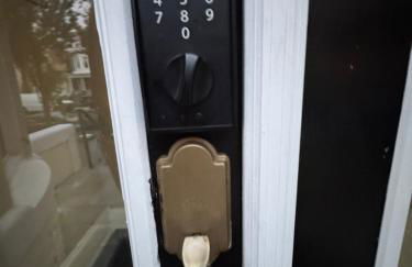 Classy Victorian Brownstone Subway Shopping - Photo 6