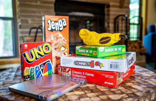 Modern w Fire Pit Deck, Grill & Hot Tub - Foto 13