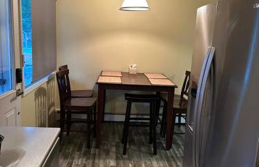 Forget Me Not Home by Airport Upstairs with Deck - Foto 28