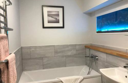 Modern Apartment in Latitude52 Dockyard & parking - Foto 3