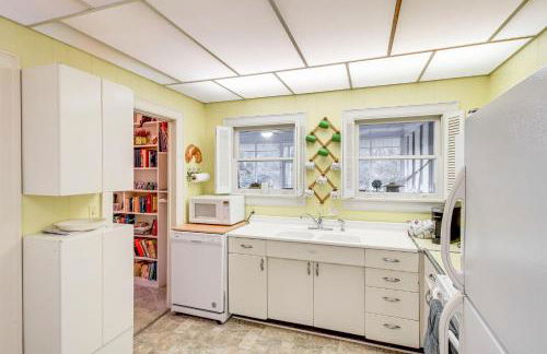 Central and Ornate Sewanee Home with Screened-In Porch - Foto 8