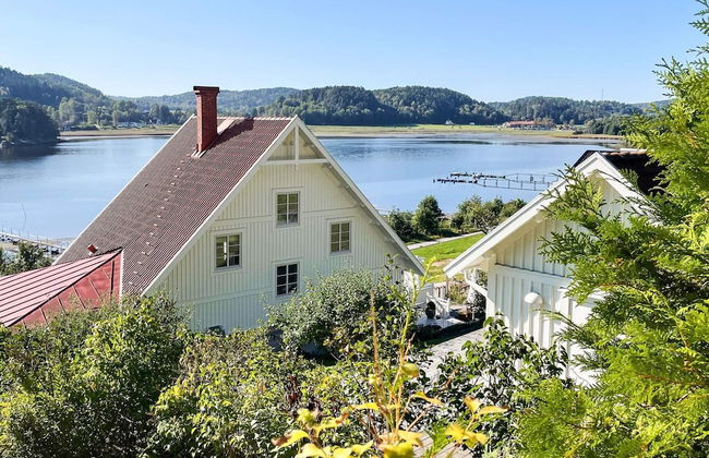 5 Star Holiday Home in Uddevalla - Photo 1