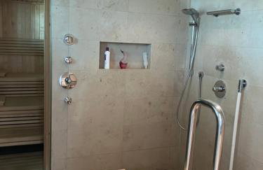 Wellness-Oase mit Wasserblick, Pool, Sauna & Fitnessbereich - Photo 42