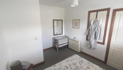 The Apartment at Chalk House - 3 Beds - 1 Cot - Foto 2, towels, wardrobe