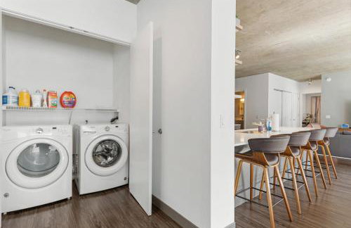 Linea Luxury Living with Indoor Pool and Rooftop Views in The Loop - Photo 36