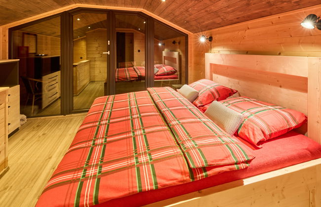 Luxe Timber Lodge & Pet Retreat - Photo 3