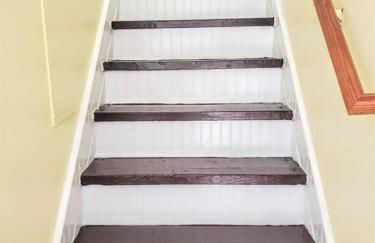 Caretakers Apartment-Split level Full Bed with European Bath Pet Friendly fee applies - Photo 12