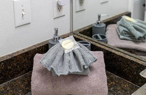 #463-Fabulous 4 bed villa with south facing private pool and spa overlooking water - Foto 18