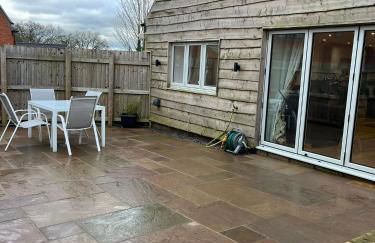 Honeysuckle Cottage -PART OF ALTON COTTAGES - Foto 4