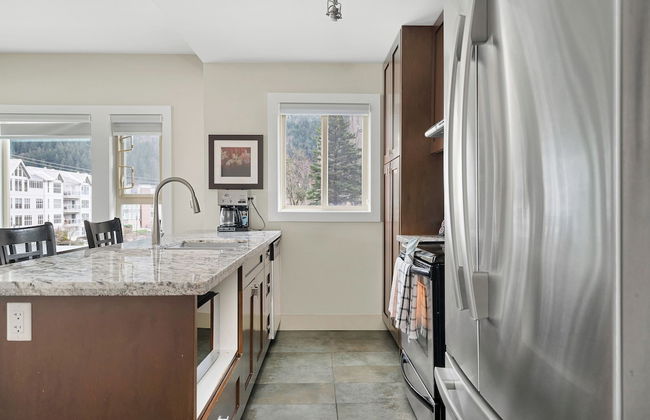 Rooftop Paradise Luxe 2BR Lake Views - Photo 13