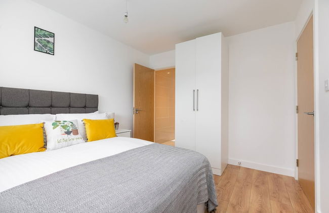 Skyvillion 2bed Enfield Flat W Balcony - Parking - Foto 10