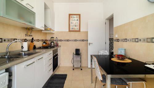 WHome Sea Breeze House with Pool & BBQ in Ericeira - Foto 5, stove, dishwasher, toaster