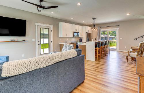 Rock Hall Retreat with Balcony Near Park and Marina! - Foto 5