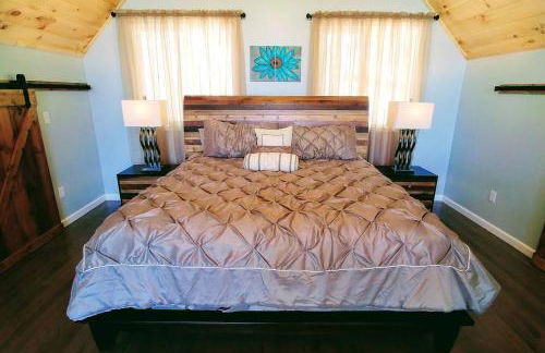 Peace of Heaven, Modern Chic Cabin, Majestic Mountain Views, Hot Tub, Fire Pit, Outdoor Games, Close to Town - Foto 14