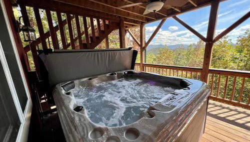 Red Rooster Family Cabin w/Hot Tub+Fire Pit+View - Foto 3