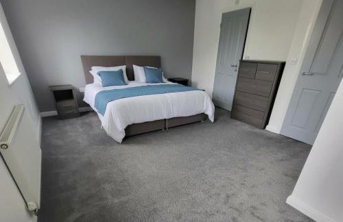 4 Bedroom Home - Sleeps 7 Pet Friendly & Parking - Foto 6