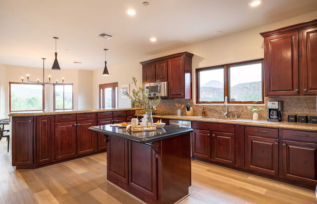 Pyramid by Avantstay Luxe Sedona Mansion w/ Views, 7mins to Downtown - Photo 23