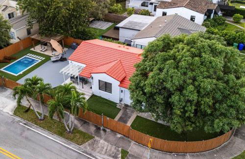 Luxury Retreat 3B ,2Ba POOL , Coral Gables Center - Photo 4