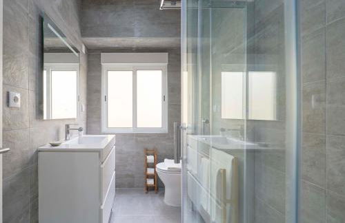 Spacious & Light-Filled 4BR Apartment By TimeColer - Foto 6