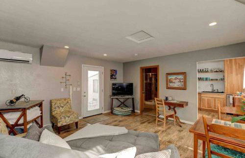 Cozy Guesthouse with view from large deck - Foto 3