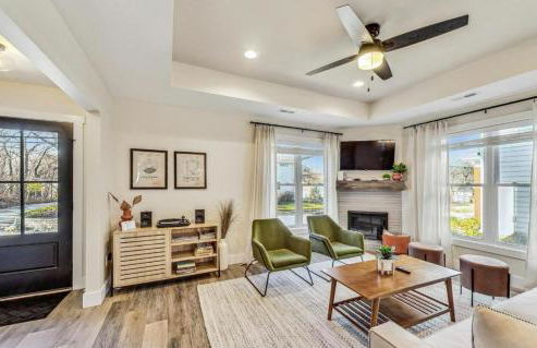 Parking! Hot tub! 10 min walk to beach - Foto 1