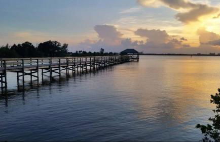 Serene Pondside Getaway - BC10 - Foto 24