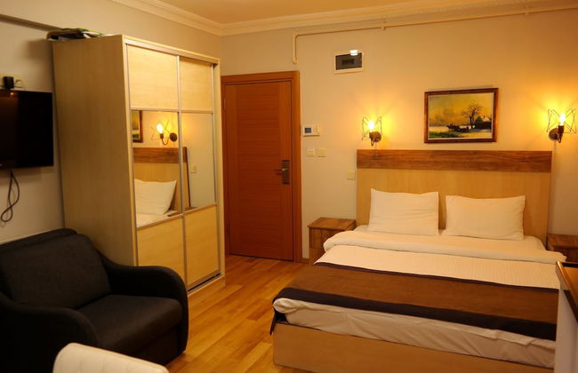 Sheriff Residence - Photo 7