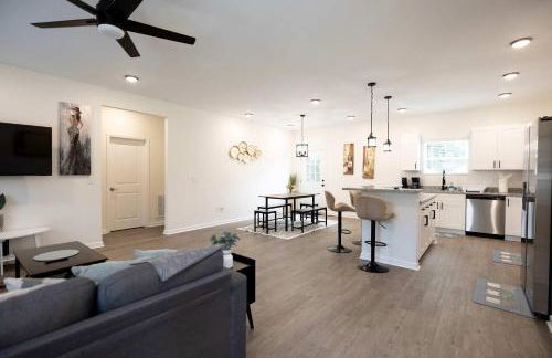 5 Min to Downtown - 12 to Elon - Deck - Wi-Fi - Foto 7