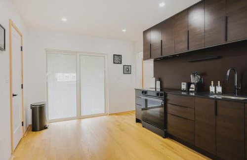 Luxury 3BD Short Walk to Airport - Foto 7