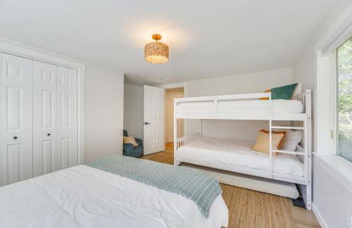 Waterfront Washington Getaway with Hot Tub and Deck! - Foto 11