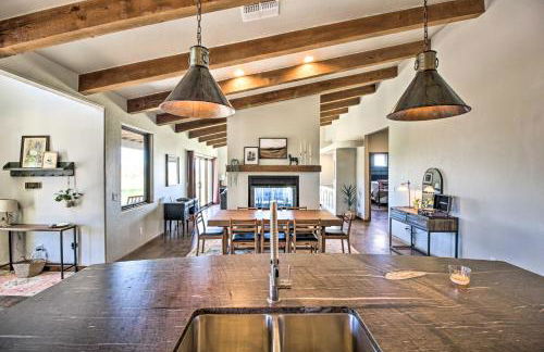 Pastoral Elgin Escape with Covered Patio and Grill! - Foto 1