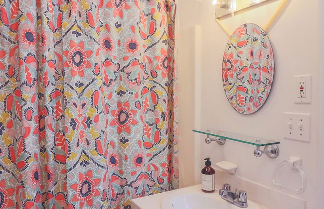 2nd Row Beach Home Ocean Views Old School Vibes - 1 min Walk to Sunny Beach - Foto 23