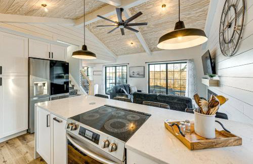 Canoes and Dock Waterfront Retreat on Lake Beulah! - Foto 7