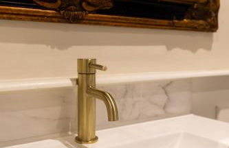 The Pelican Room-converted Cart Lodge near airport - Photo 6