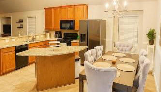 Spacious 3BR Home w Game Room, Gym & Study - Foto 2, stove, minibar