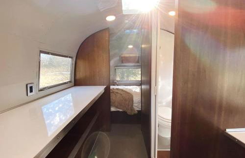 Restored Beautiful Airstream Fully Equipped with Incredible Outdoor Living in Texas - Foto 5