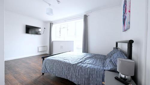 Peaceful and central Leicester Square Apartment - Photo 3