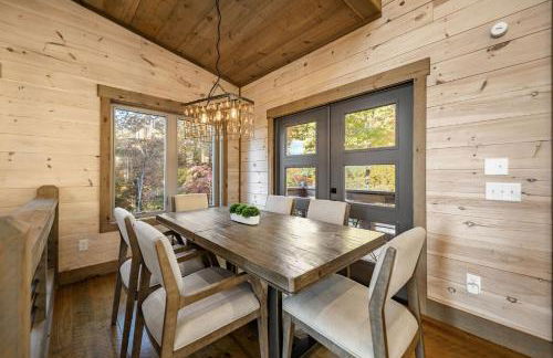 Honeysuckle Chalet - Luxe Mountain Chalet - Hot Tub, Wi-Fi, Pool Table, Party Deck, Fire Pit - 15 mins to Blue Ridge! - Foto 16