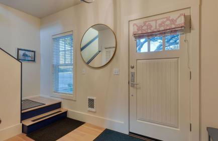 Beachside Retreat w Hot Tub Balcony Dining Blue-Ceiling Charm Sea Cured by AvantStay - Photo 14