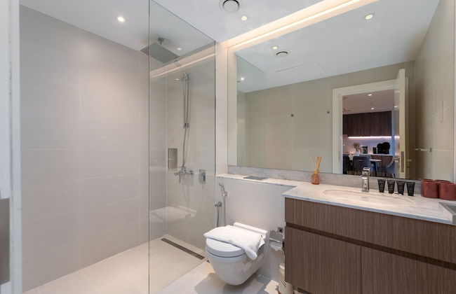 Contemporary La Mer 1BR w Beach Access - Photo 18