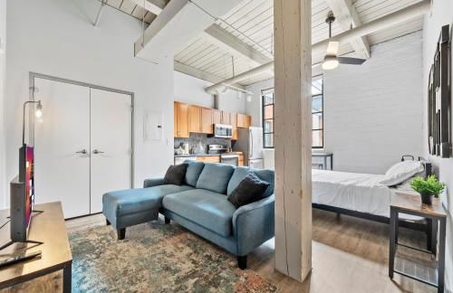 Studio at Superior l Downtown l Parking l Café - Photo 6