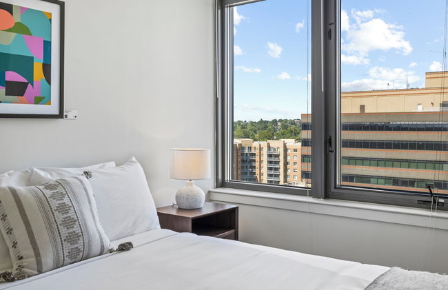 Placemakr Marymount Ballston - Photo 15