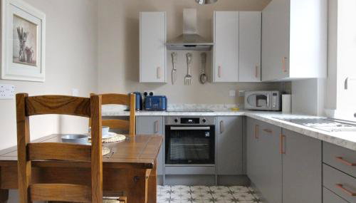 Lovely Hudds home, x4 double bedrooms & parking - Foto 1