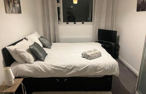 A Home from Home -2 Bed Flat & Free Driveway Parking - Foto 49