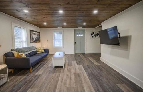 3 Bed 2 Bath Renovated Home Near The Lake - Foto 29