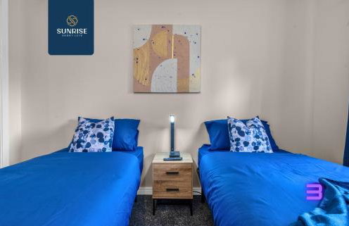 L2 - INVOICE and REDUCED PRICE only via SUNRISE SHORT LETS DUNDEE, Stunning 4 Bed House with 6 Beds and 3 bathrooms, TVs in each room, Free Parking, Fully Equipped, Local Amenities, Easy Ring Road Access, Special Rates and ONLY 9 Mins to STANNERGATE Ports - Foto 39